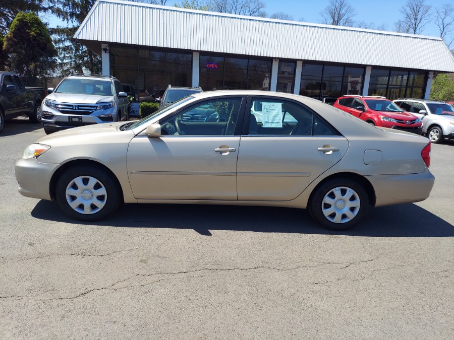 2004 Toyota Camry LE photo