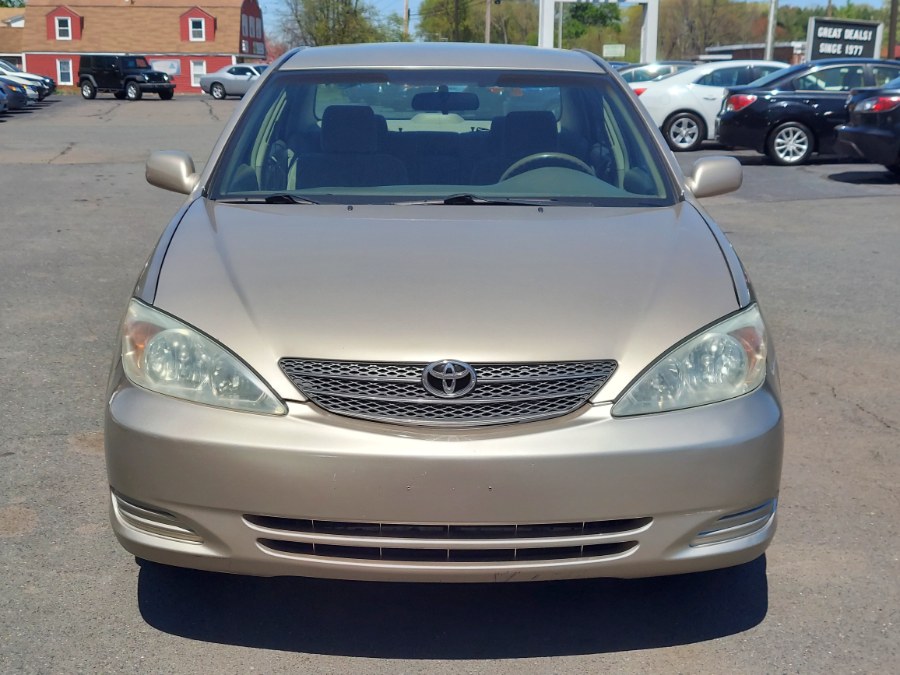 2004 Toyota Camry LE photo