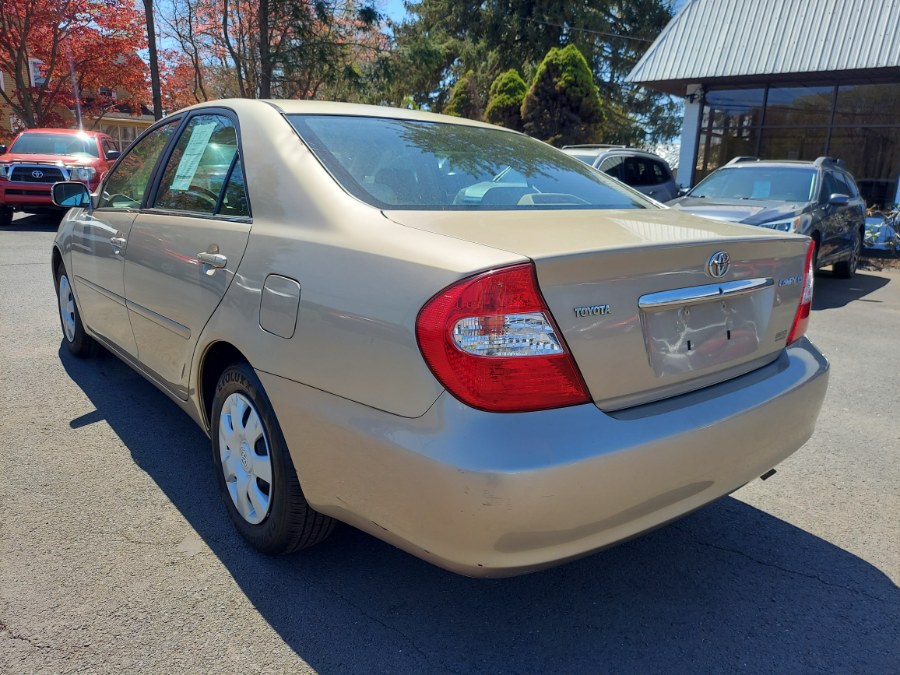 2004 Toyota Camry LE photo