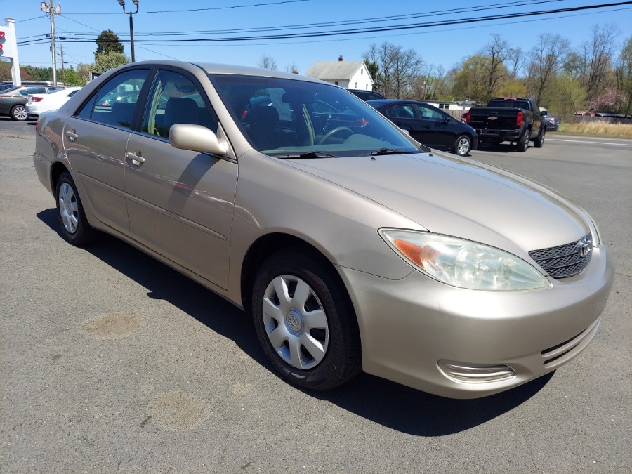2004 Toyota Camry LE photo