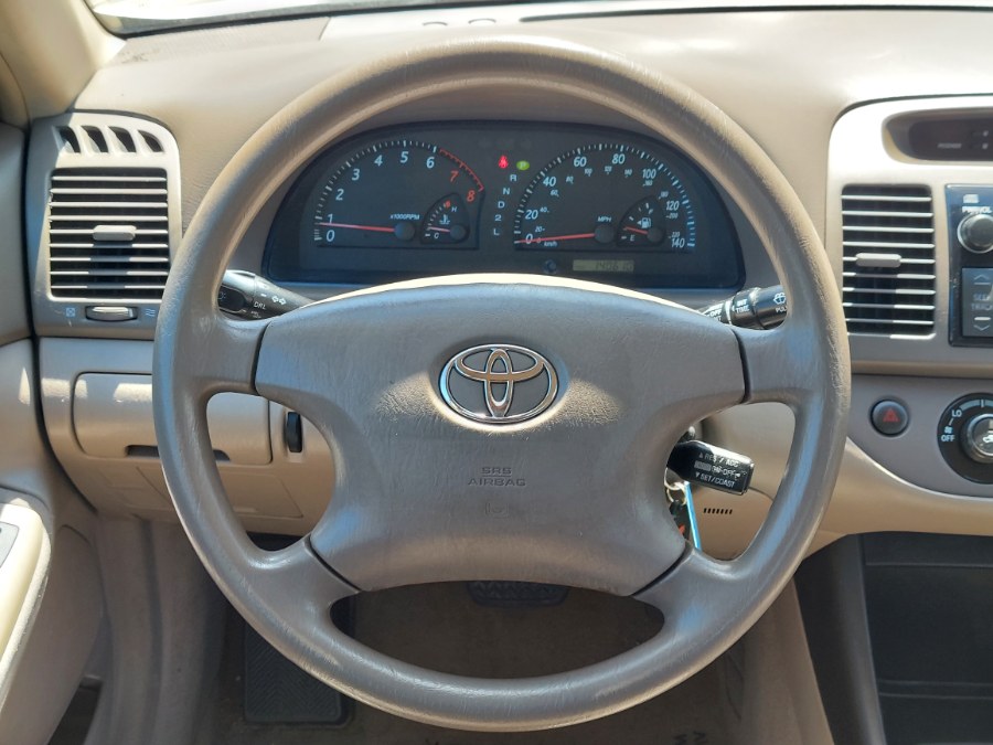 2004 Toyota Camry LE photo