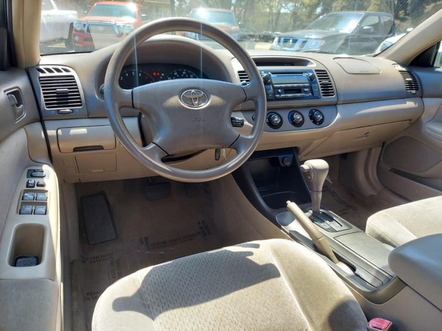 2004 Toyota Camry LE photo