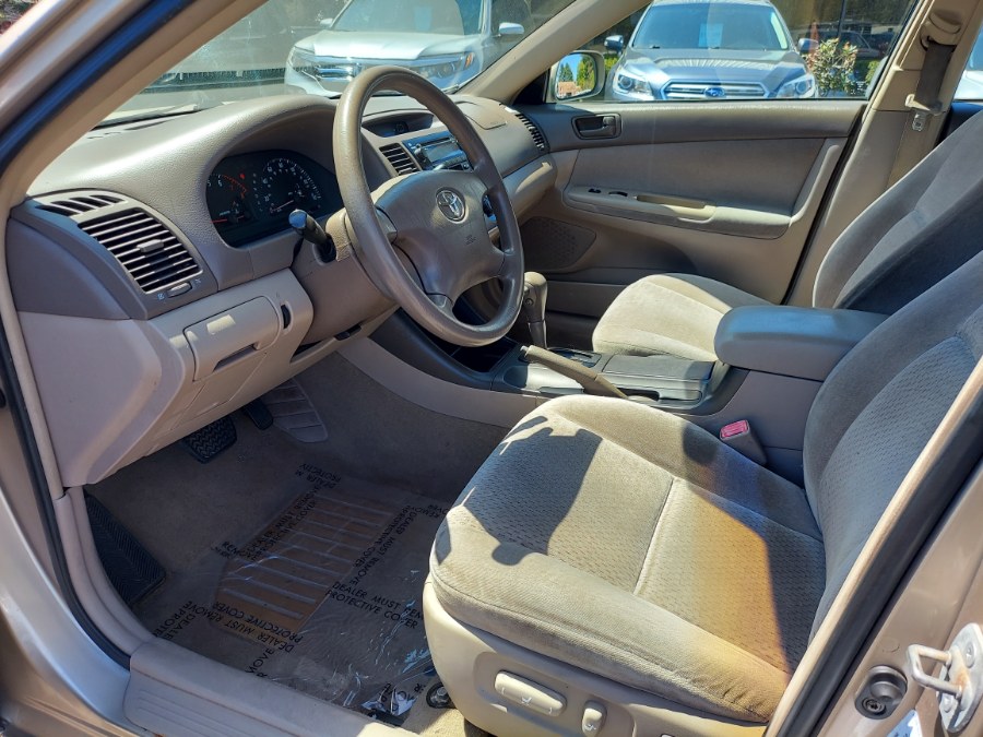 2004 Toyota Camry LE photo