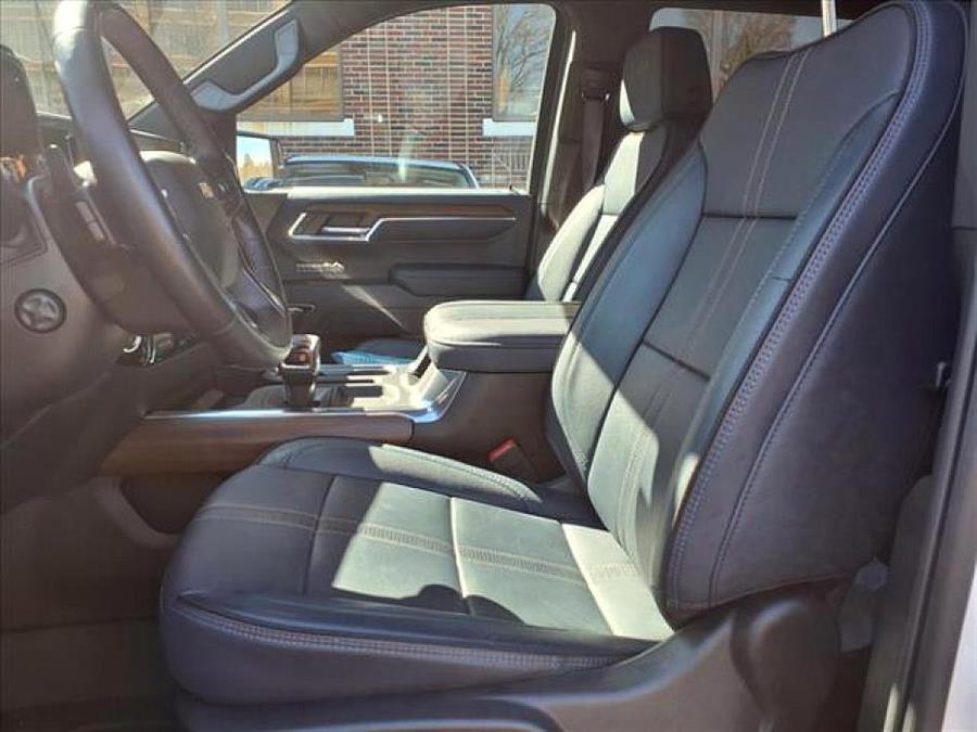 2024 Chevrolet Silverado 1500 HIGH COUNTRY photo