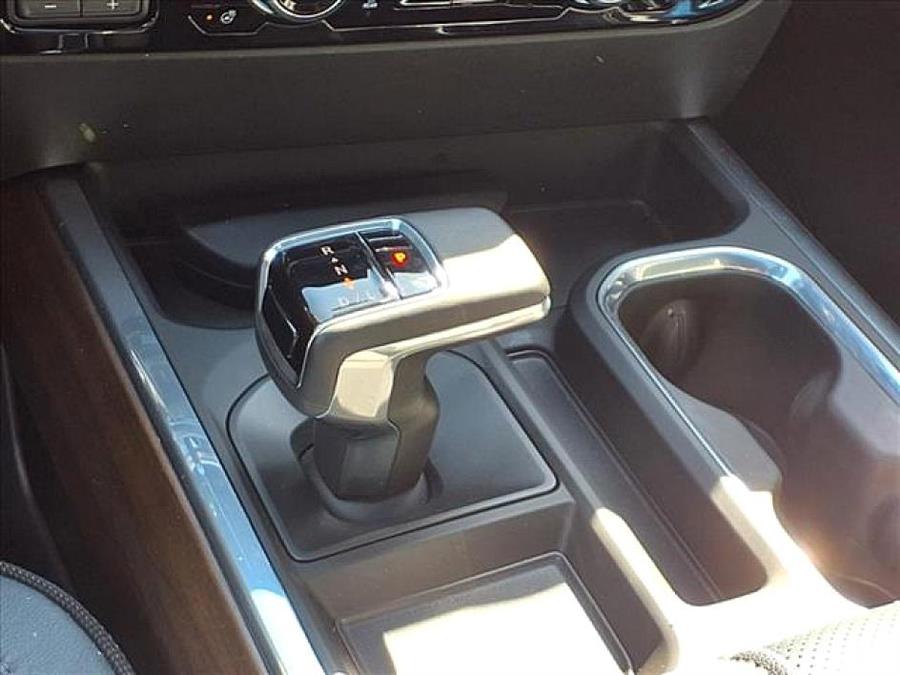 2024 Chevrolet Silverado 1500 HIGH COUNTRY photo