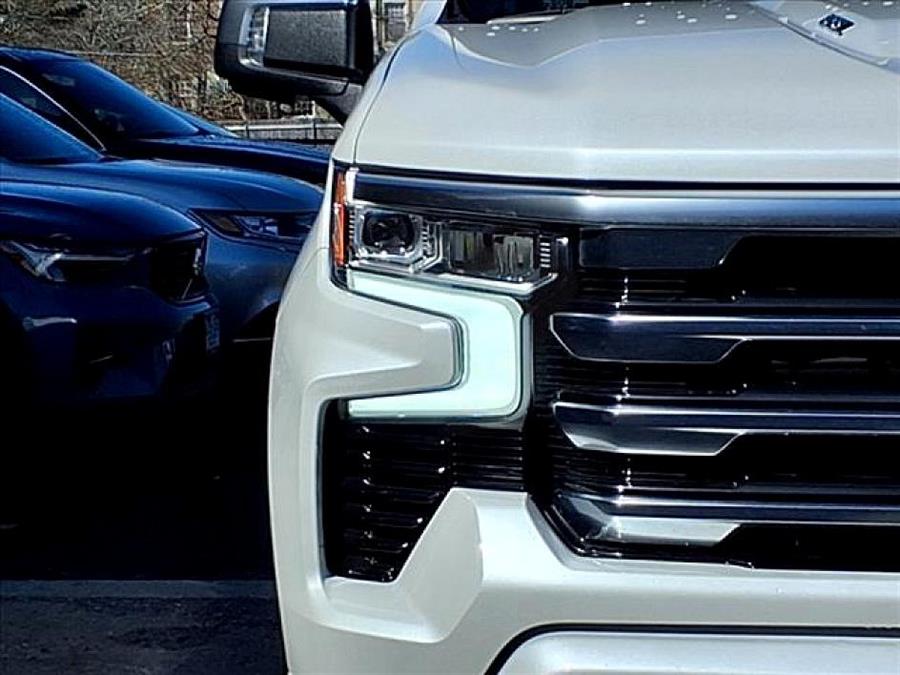 2024 Chevrolet Silverado 1500 HIGH COUNTRY photo