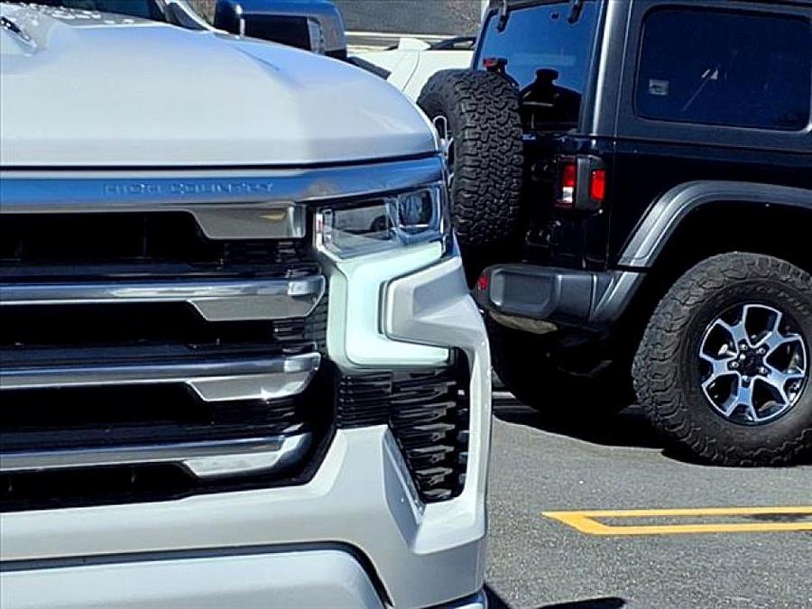 2024 Chevrolet Silverado 1500 HIGH COUNTRY photo
