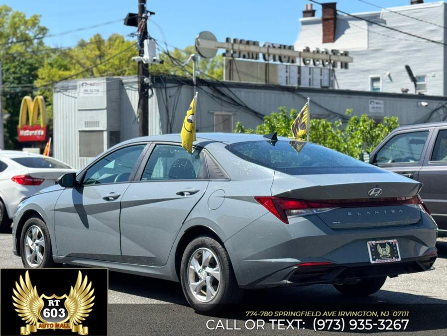 2022 Hyundai Elantra SE IVT photo