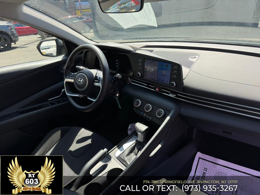 2022 Hyundai Elantra SE IVT photo