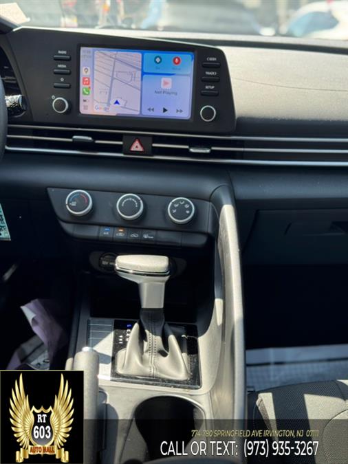 2022 Hyundai Elantra SE IVT photo
