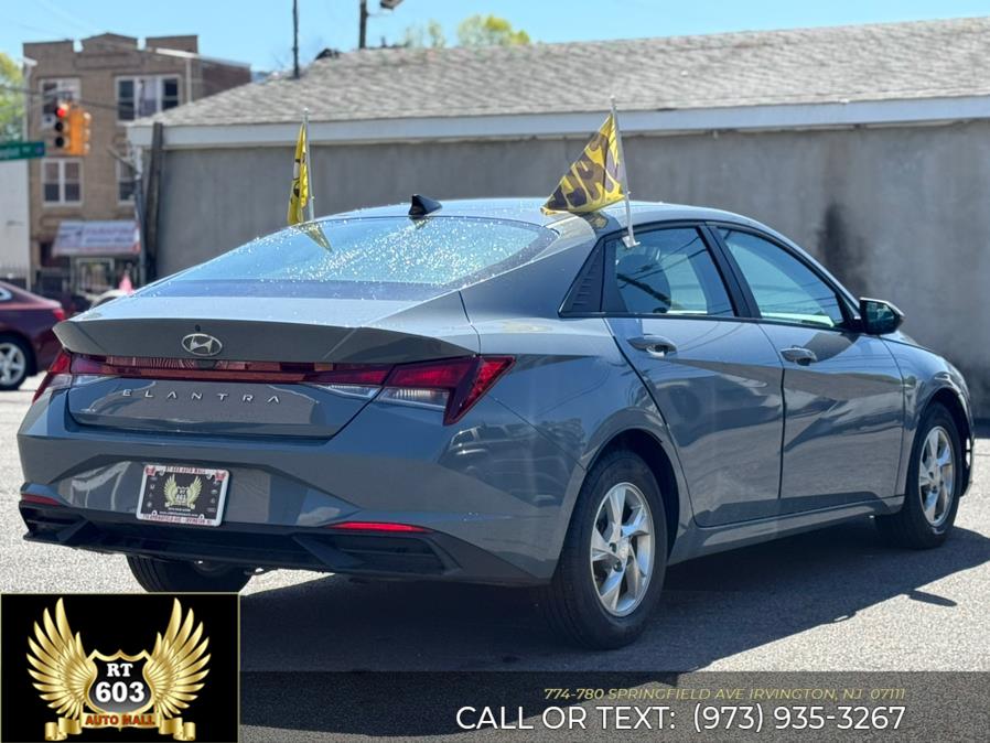 2022 Hyundai Elantra SE IVT photo
