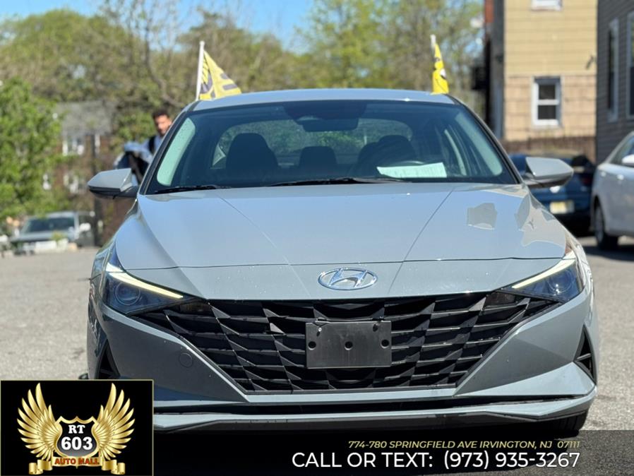 2022 Hyundai Elantra SE IVT photo