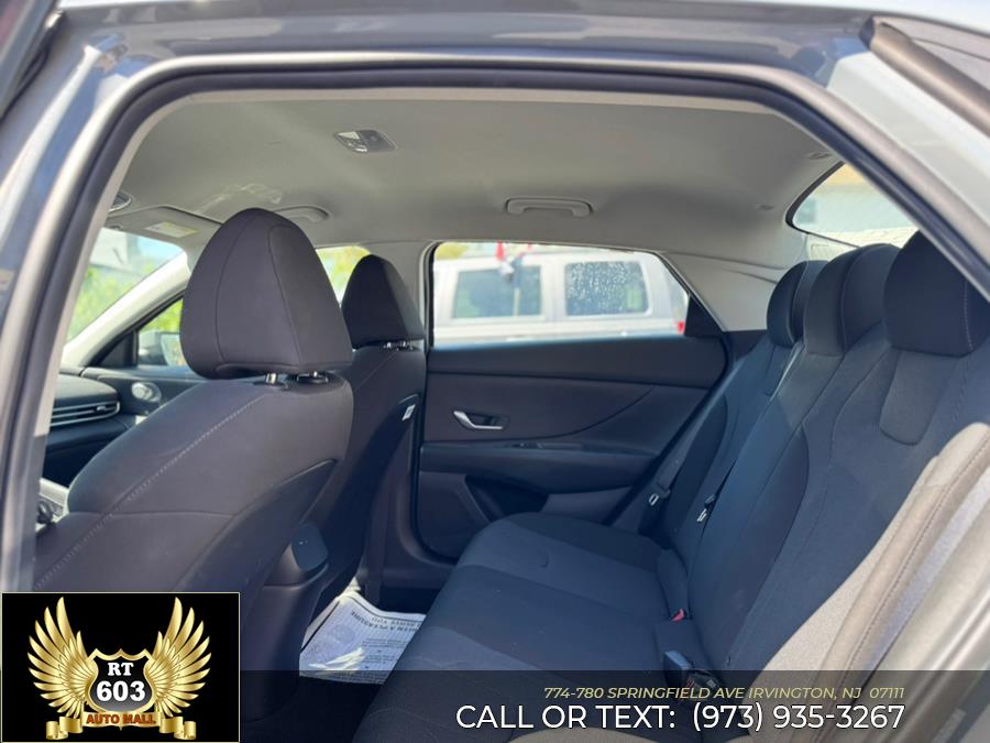 2022 Hyundai Elantra SE IVT photo