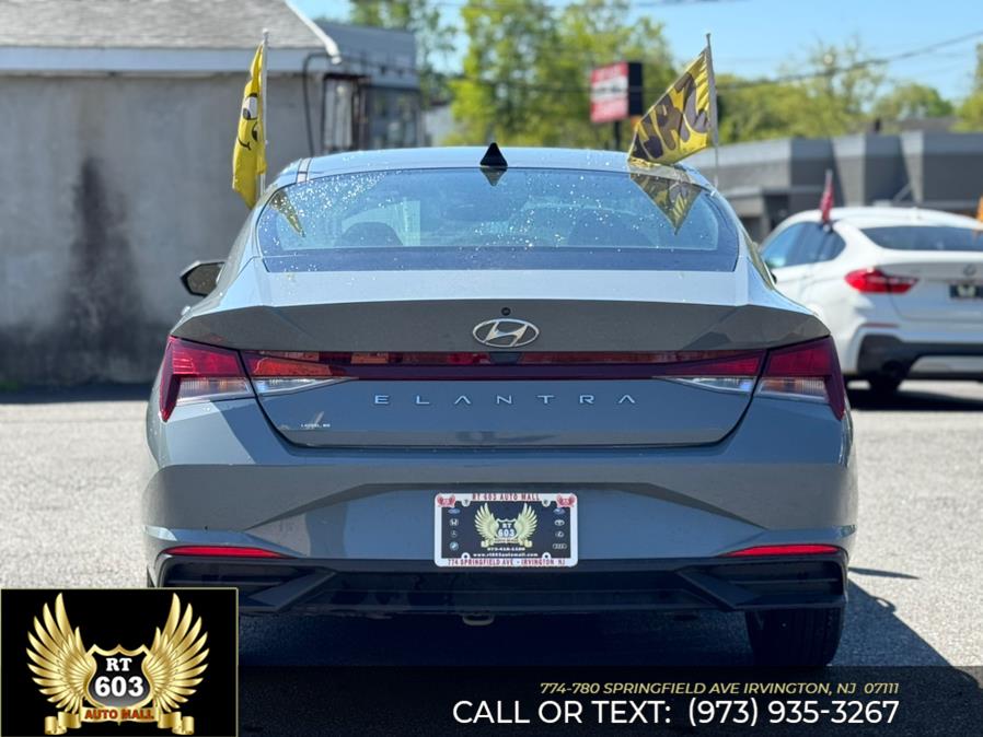 2022 Hyundai Elantra SE IVT photo