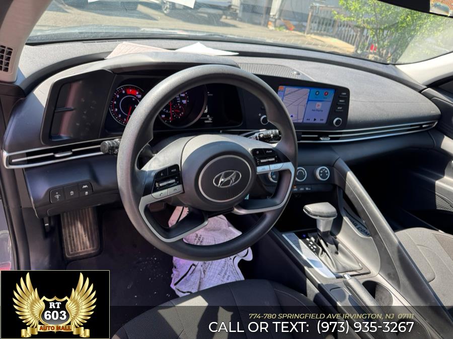 2022 Hyundai Elantra SE IVT photo