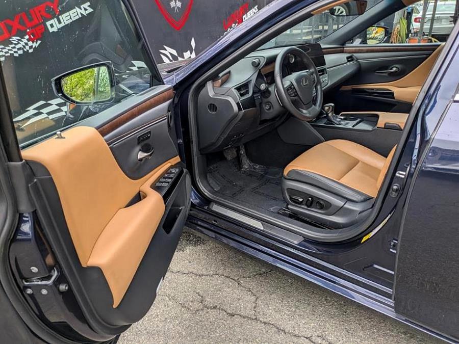 2023 Lexus ES Es photo