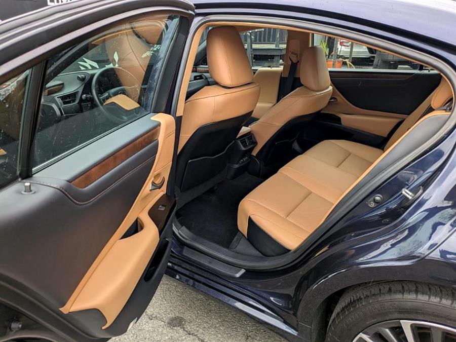 2023 Lexus ES Es photo