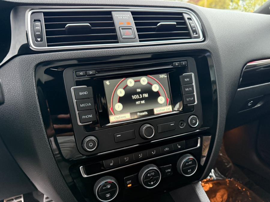 2015 Volkswagen Jetta Sedan 4dr Man 2.0T GLI SEL PZEV photo
