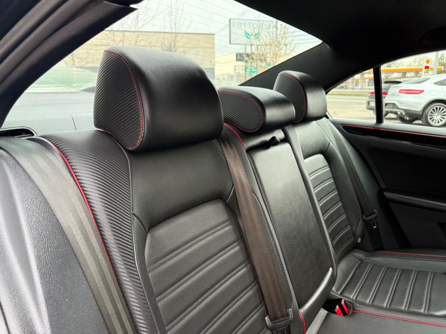 2015 Volkswagen Jetta Sedan 4dr Man 2.0T GLI SEL PZEV photo