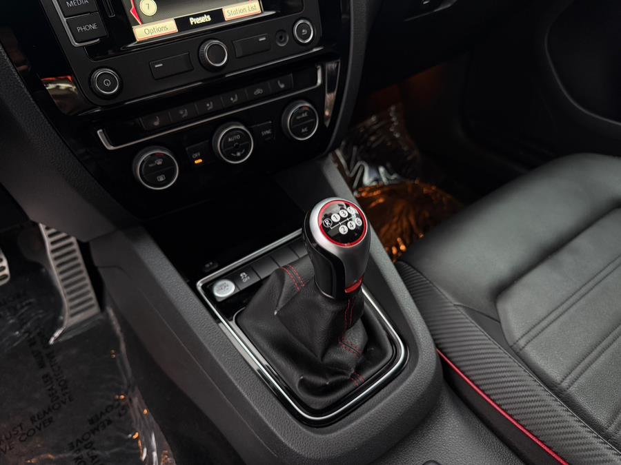 2015 Volkswagen Jetta Sedan 4dr Man 2.0T GLI SEL PZEV photo