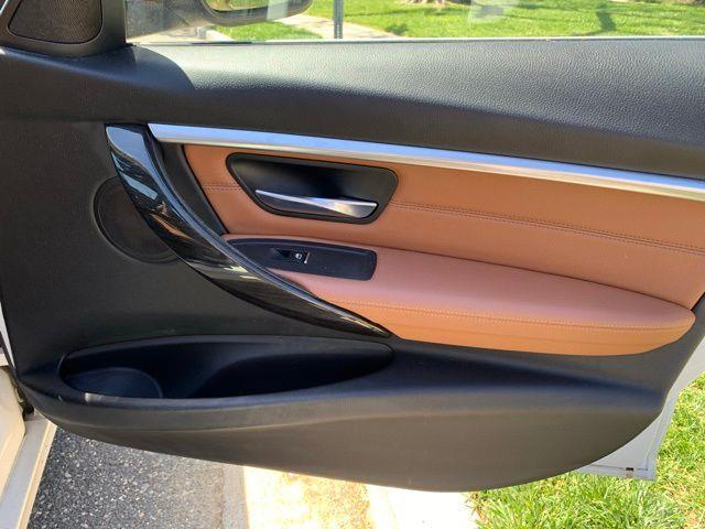2017 BMW 3-Series 330i photo