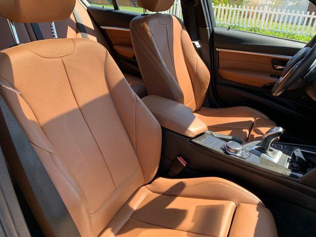 2017 BMW 3-Series 330i photo