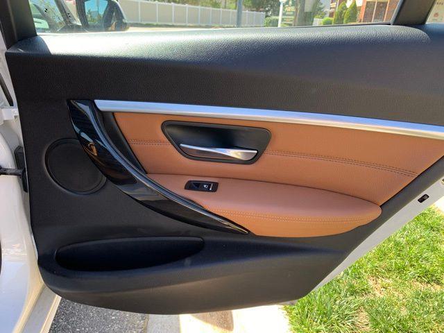 2017 BMW 3-Series 330i photo