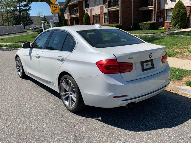 2017 BMW 3-Series 330i photo
