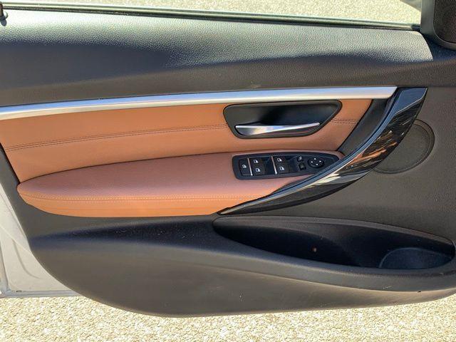 2017 BMW 3-Series 330i photo
