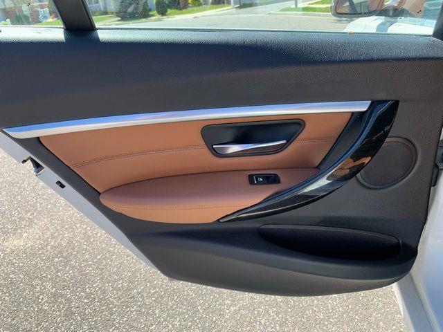 2017 BMW 3-Series 330i photo