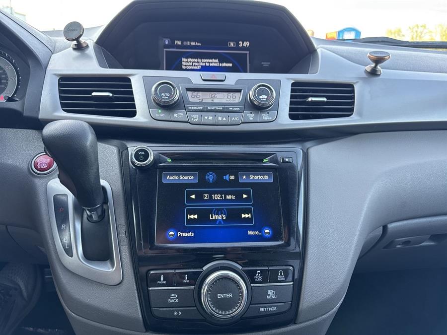 2016 Honda Odyssey SE photo