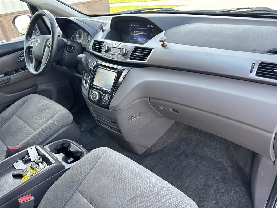 2016 Honda Odyssey SE photo