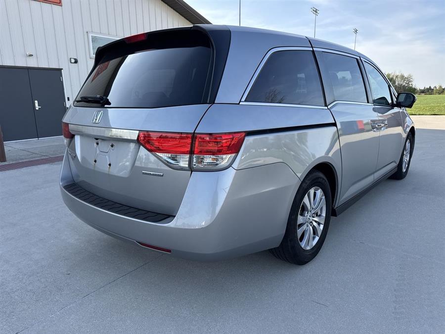 2016 Honda Odyssey SE photo