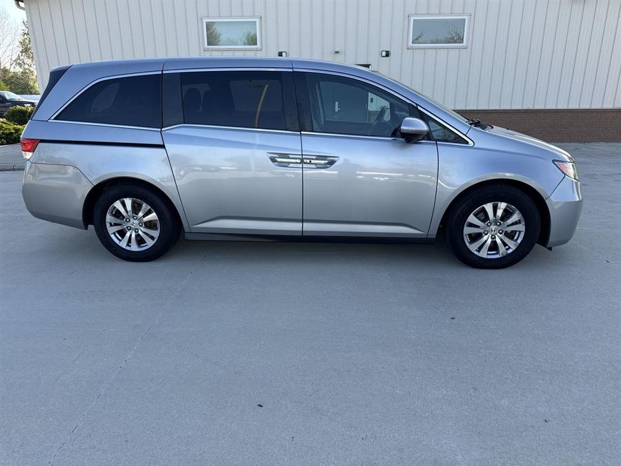 2016 Honda Odyssey SE photo