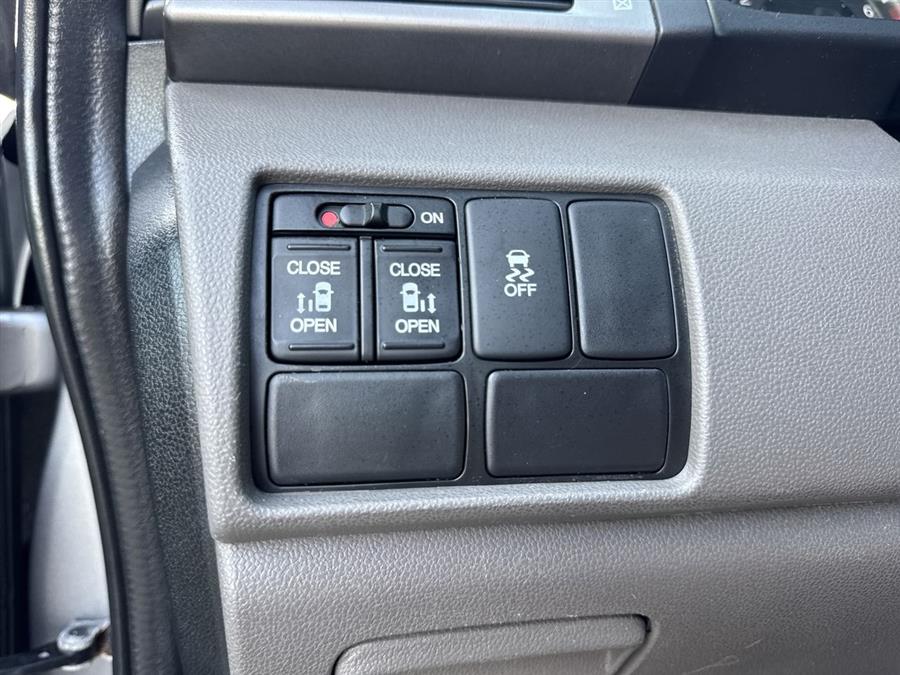 2016 Honda Odyssey SE photo