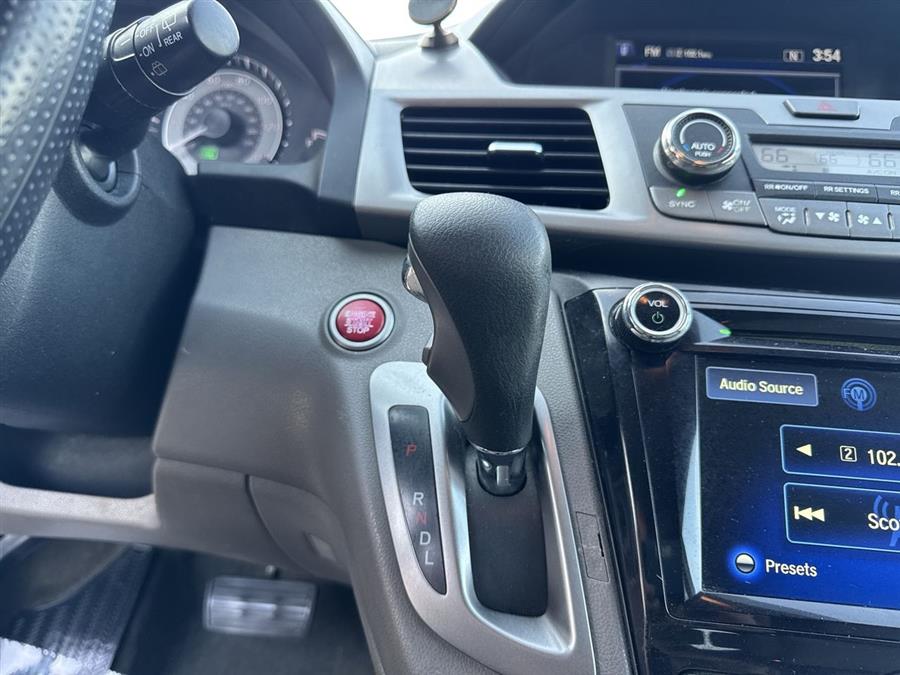 2016 Honda Odyssey SE photo
