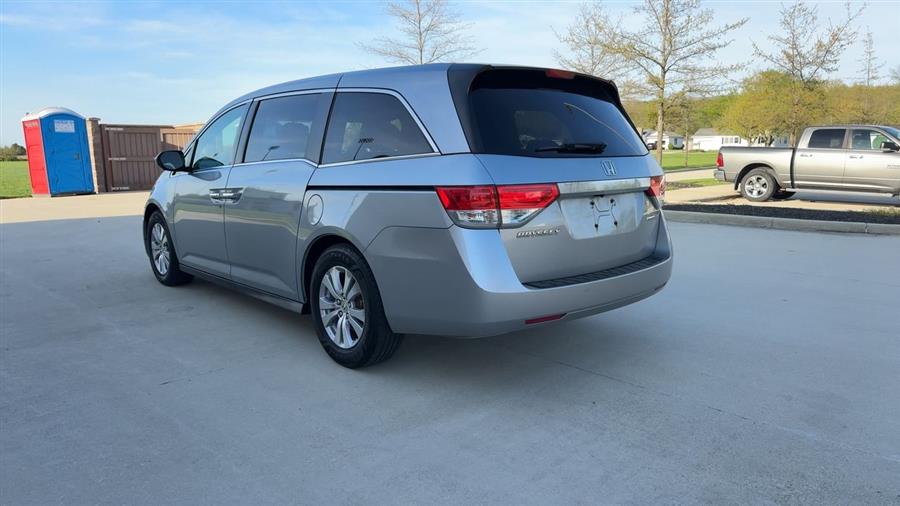 2016 Honda Odyssey SE photo