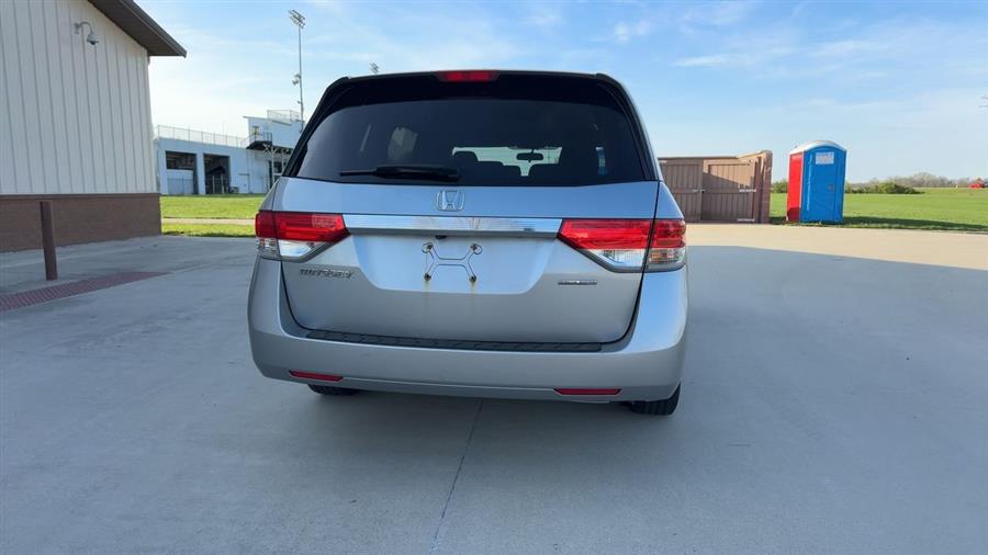 2016 Honda Odyssey SE photo