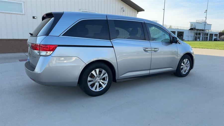 2016 Honda Odyssey SE photo