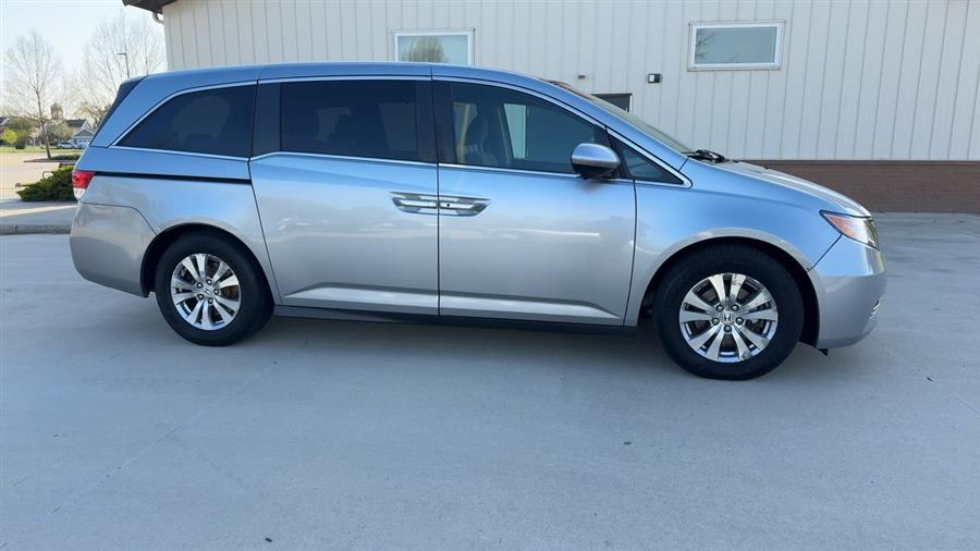 2016 Honda Odyssey SE photo