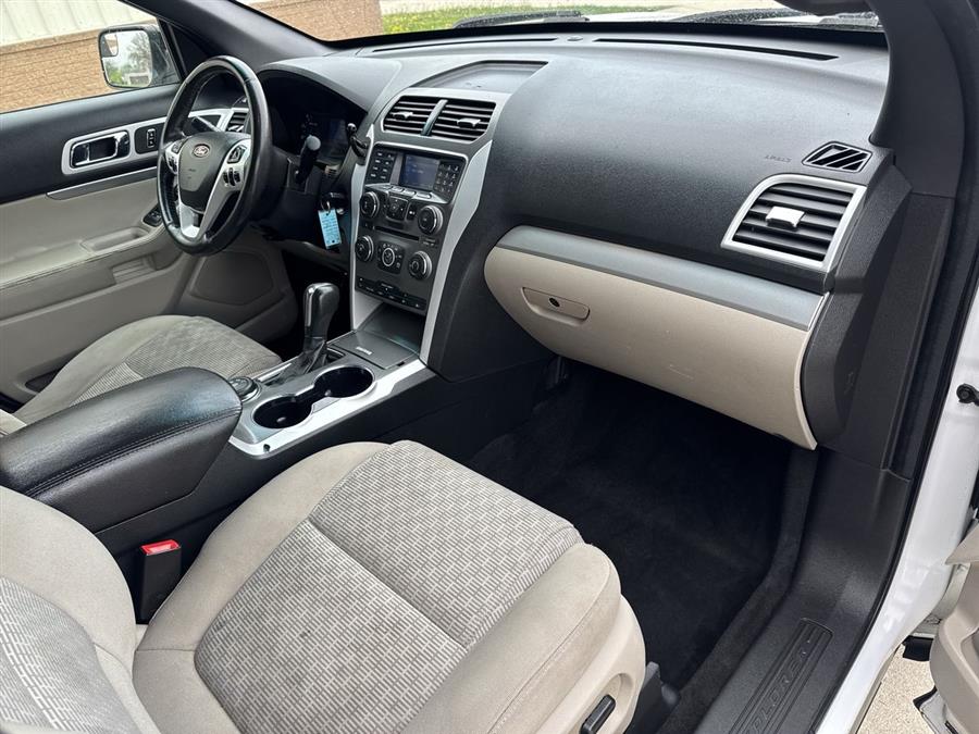2015 Ford Explorer XLT photo