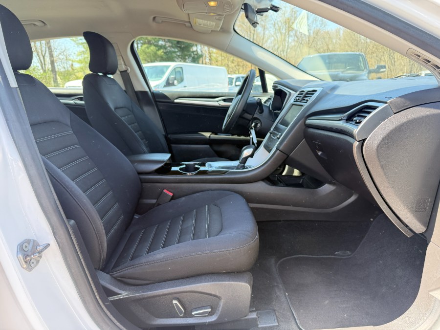 2015 Ford Fusion 4dr Sdn SE FWD photo