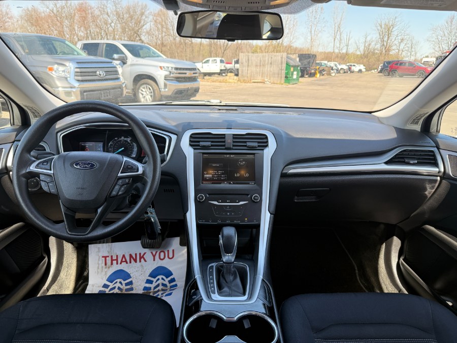2015 Ford Fusion 4dr Sdn SE FWD photo