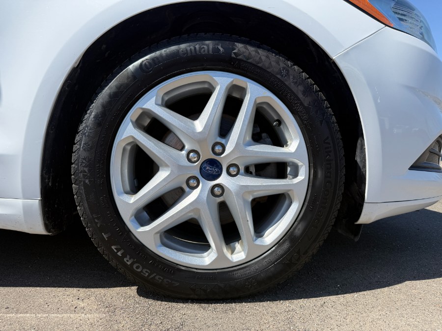 2015 Ford Fusion 4dr Sdn SE FWD photo
