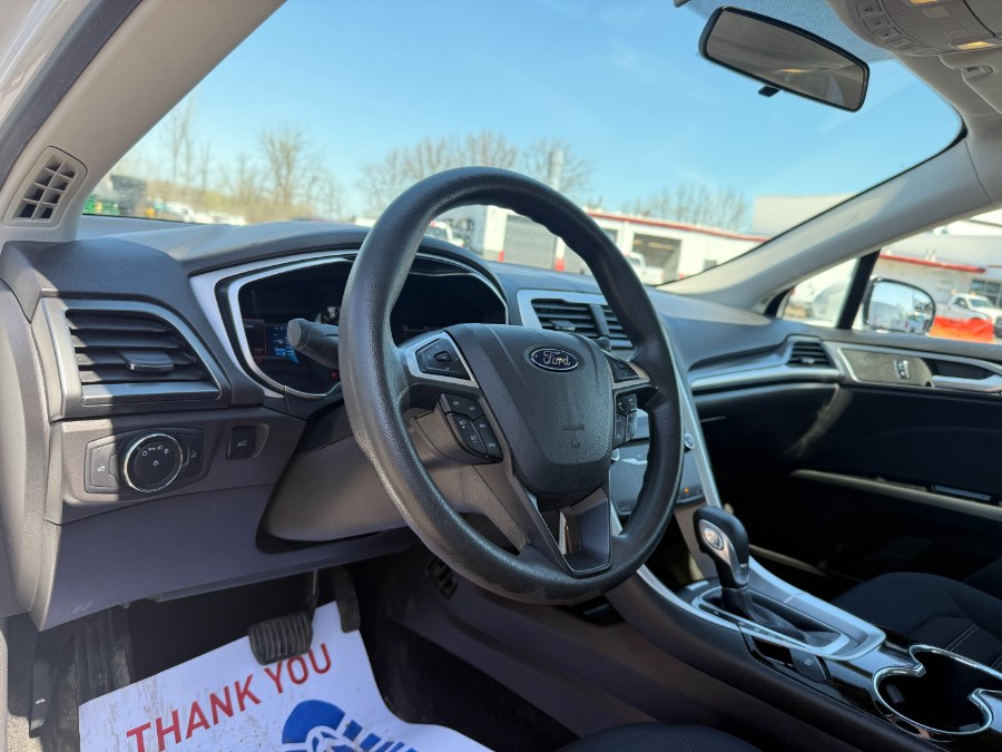 2015 Ford Fusion 4dr Sdn SE FWD photo