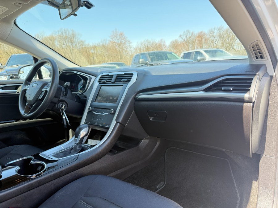2015 Ford Fusion 4dr Sdn SE FWD photo