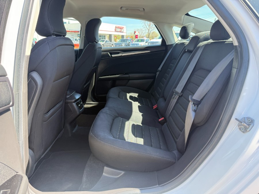 2015 Ford Fusion 4dr Sdn SE FWD photo