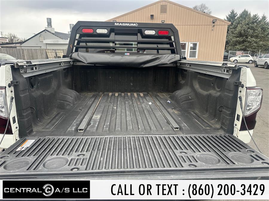 2017 Nissan Titan 4x4 Crew Cab PRO-4X photo