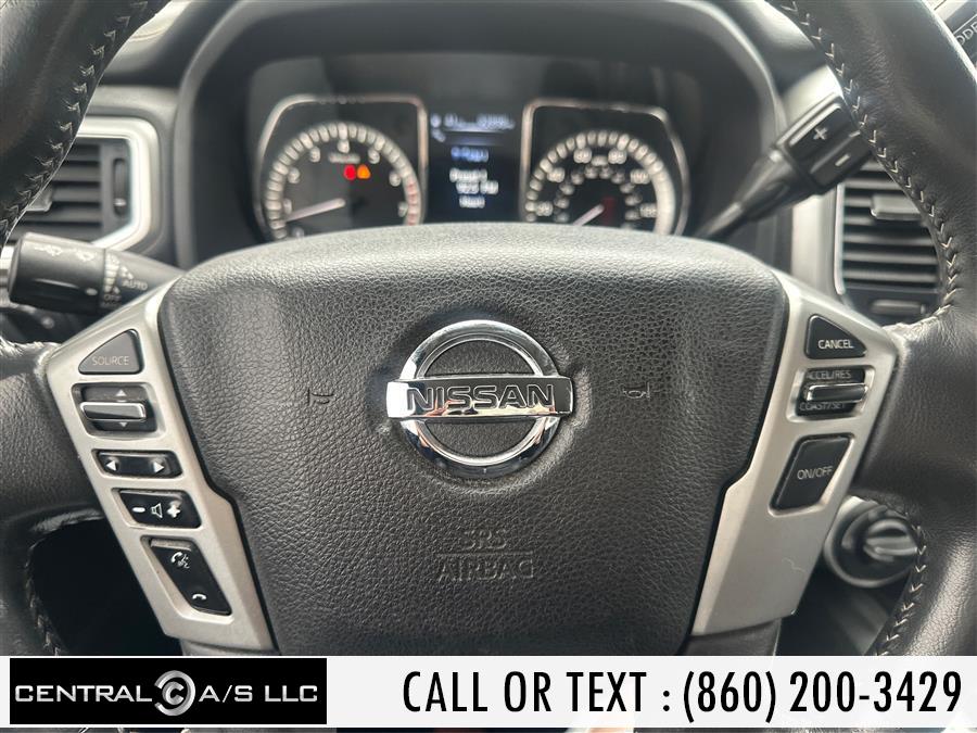 2017 Nissan Titan 4x4 Crew Cab PRO-4X photo