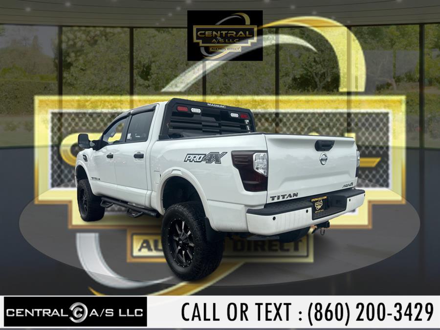 2017 Nissan Titan 4x4 Crew Cab PRO-4X photo